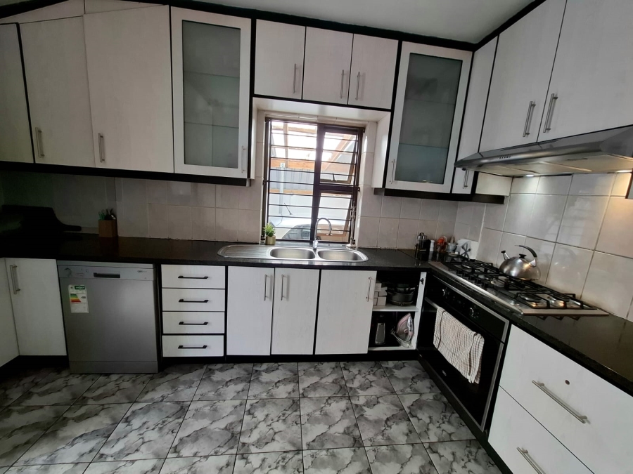 To Let 3 Bedroom Property for Rent in Ruyterwacht Western Cape